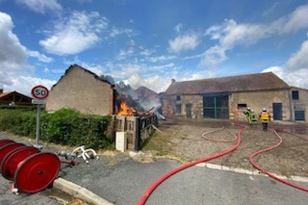 Une trentaine de chevaux évacués après un incendie aux écuries de Verneuil-sur-Igneraie