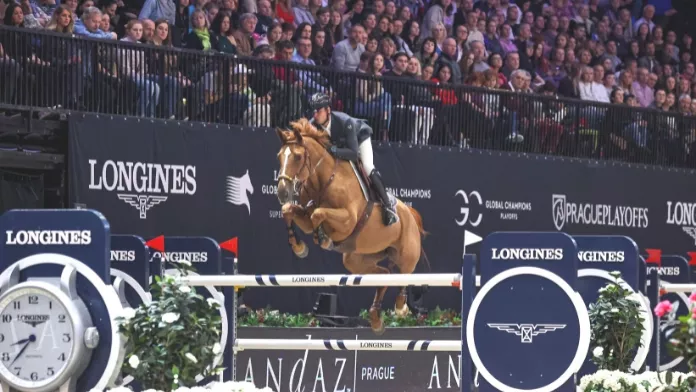 Quelle performance de Julien Épaillard aux rênes de Dubaï du Cèdre (propriété de la S.A.R.L. EXCEPTIONAL HORSES S.L., Sylvain Pitois et Perrine Cateline, Groupe 1 FFE) à Prague (CZE) ! Le tout nouveau vainqueur du Super Grand Prix du Longines Global Champions Tour a été le plus rapide lors de la deuxième manche et confirme une fois de plus qu'il est l'homme le plus rapide du moment.