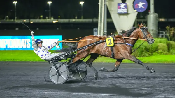 Ce dimanche 25 janvier, le temple de Vincennes s’embrase. Le Prix d’Amérique Legend Race, véritable Championnat du monde de trot attelé, va sacrer son nouveau roi sur les 2 700 mètres de la grande piste. Entre ferveur populaire et adrénaline pure, l'édition 2026 s'annonce électrique.