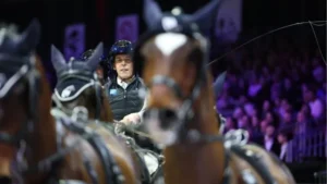 Le 8 février dernier à Bordeaux (33), à l’occasion de la finale de la Coupe du monde FEI d’attelage, présentée par la Laiterie de Montaigu, Benjamin Aillaud et son team ont pris une belle sixième place. Le service com de la FFE a rencontré le meneur installé dans le Tarn-et-Garonne pour évoquer avec lui sa saison hivernale, les championnats du monde à venir ainsi que son rôle d’entraîneur national adjoint Jeunes. 